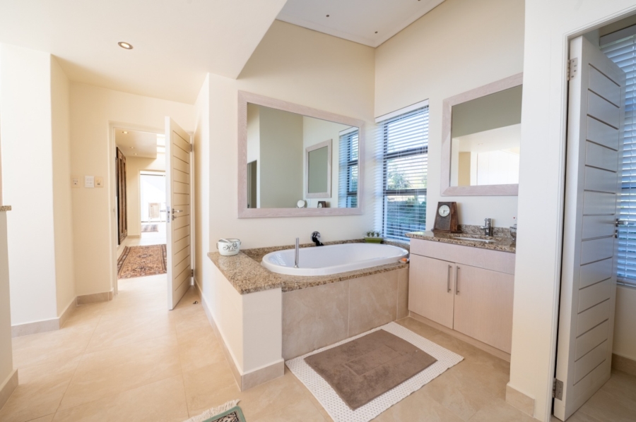 4 Bedroom Property for Sale in The Heads Western Cape
